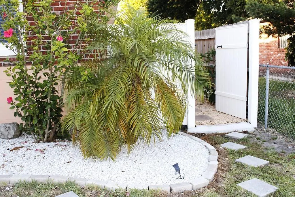 Torres Tiny Home Midtown Westtampa Rjs 0*, Tampa United States