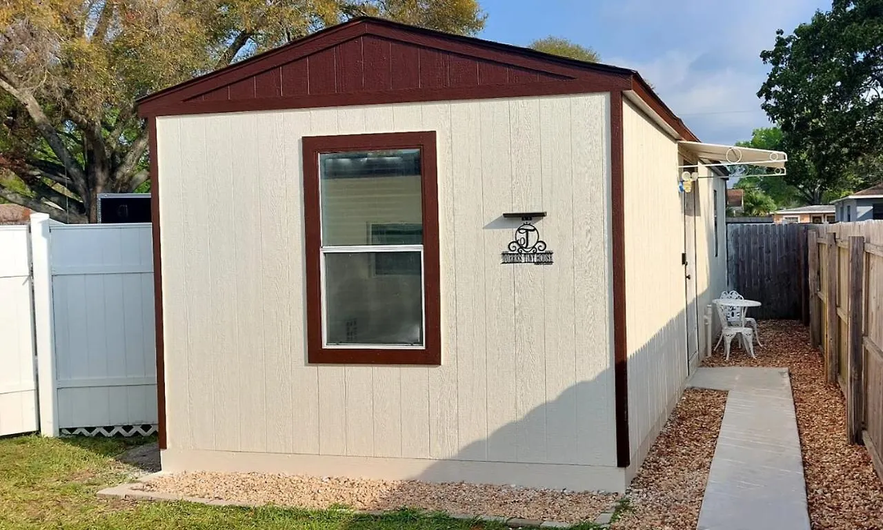 Torres Tiny Home Midtown Westtampa Rjs